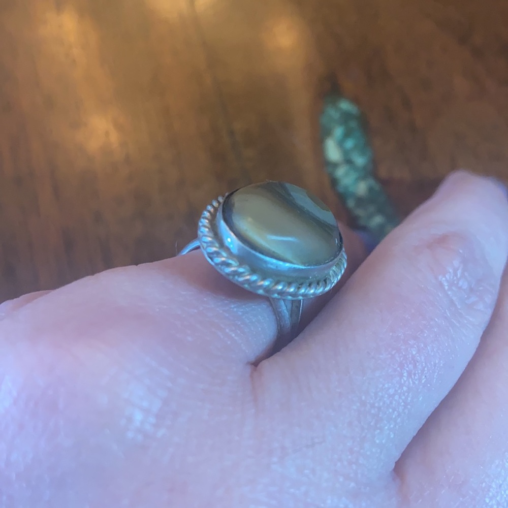Gorgeous! Vintage Navajo Silver & Abalone Ring - Picture 7 of 9